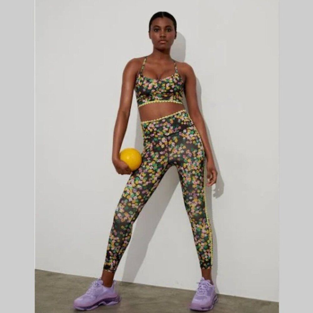 IVL Collective Hydrasculpt Mini Floral Print Scallop Piped Crop Leggings 4 Yoga
